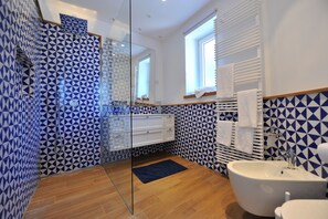 Deluxe Suite | Bathroom - Maison Lauren (Sorrento)