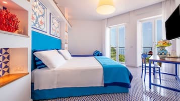 Doppia Deluxe, terrazzo, vista mare | Biancheria da letto di alta qualità, minibar, una cassaforte in camera