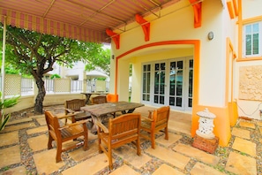 Villa Grand, vista a la alberca | Terraza o patio