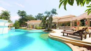 Kolam renang outdoor