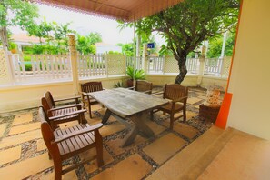 Grand Villa, Pool View | Dining - Mansion Villas Jomtien (Pattaya)