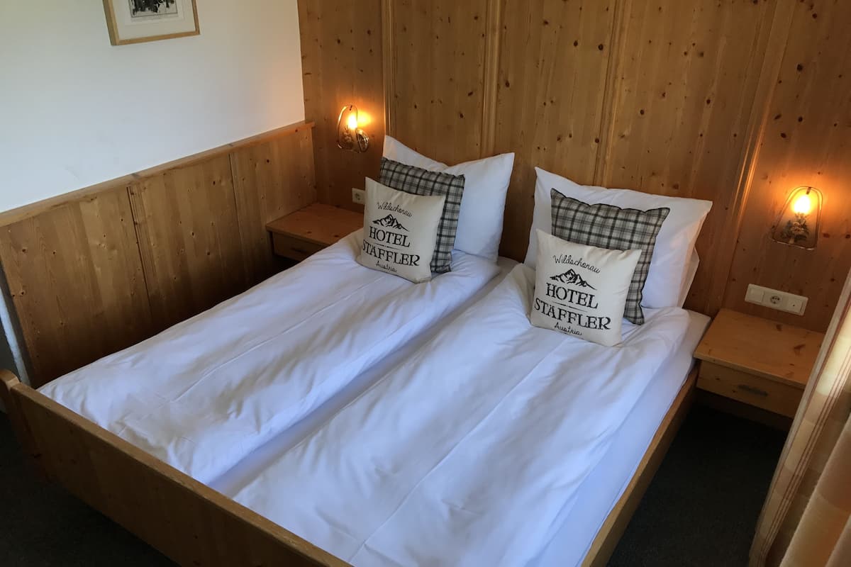 Habitación estándar doble | 1 dormitorio, ropa de cama hipoalergénica, escritorio