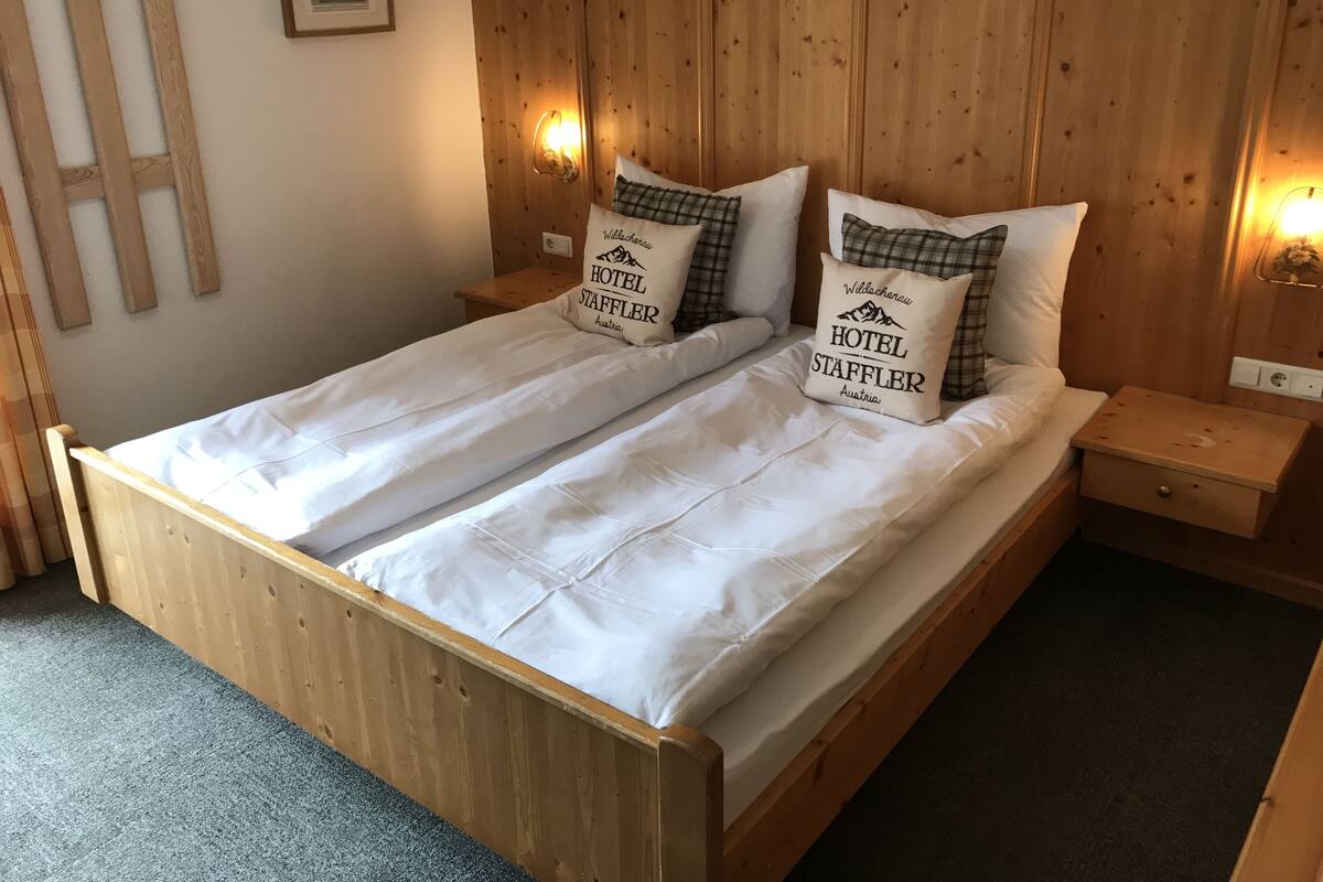 1 dormitorio, ropa de cama hipoalergénica, escritorio