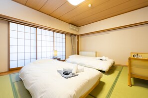 Cribs/infant beds, free WiFi, bed sheets - Phoenix Hotel (Hakuba)