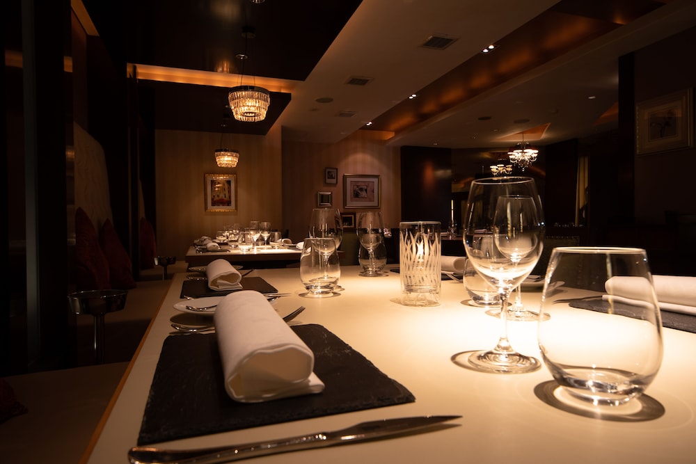 Mimi's Restaurant & Bar by null