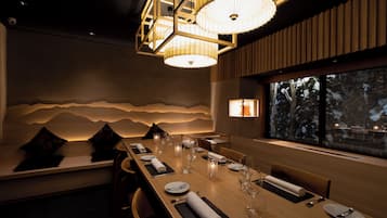 Breakfast and dinner served