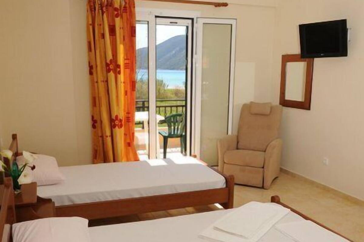 Soundproofing, rollaway beds, free WiFi