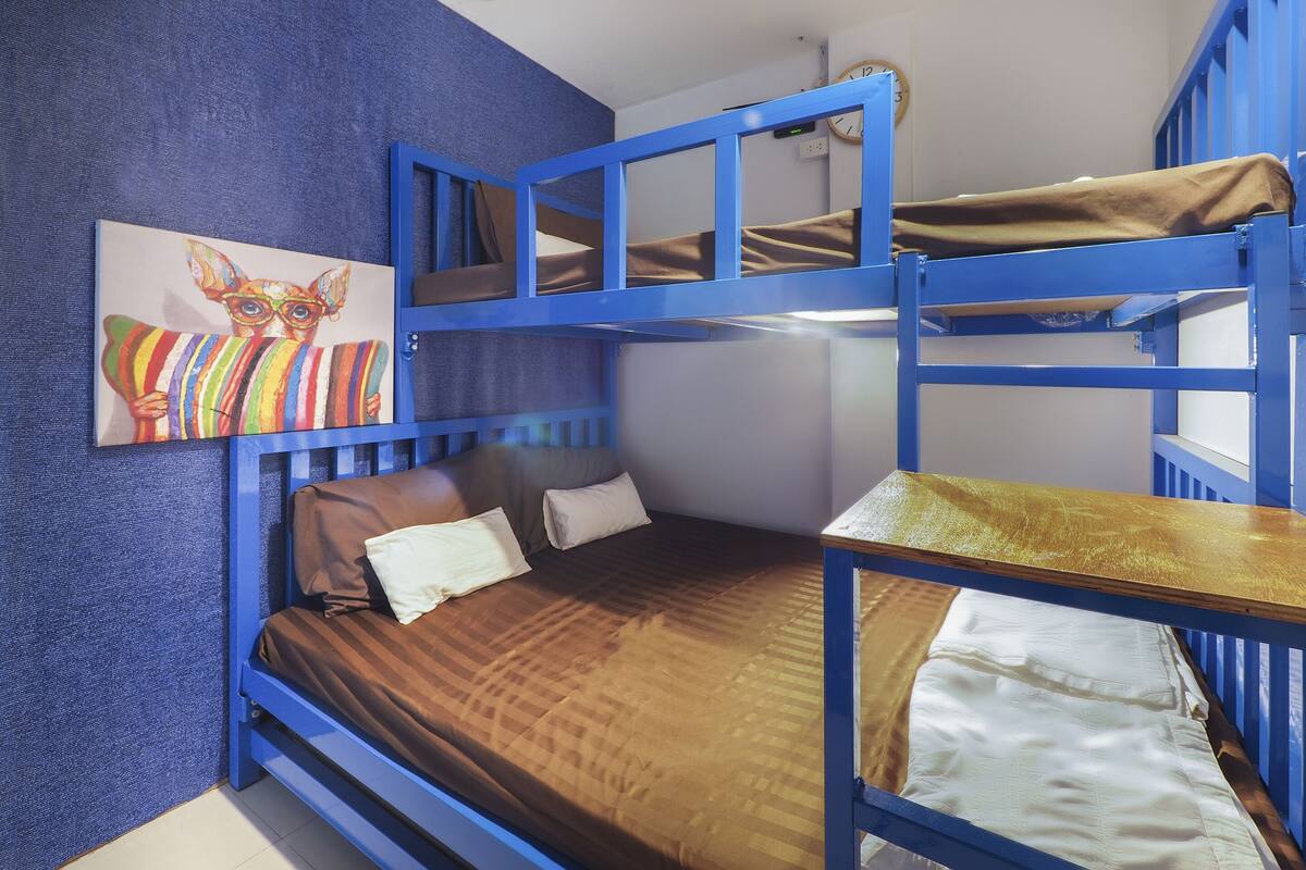 Free WiFi, bed sheets
