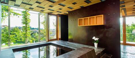 Sauna, bain à remous, hammam, soins corporels