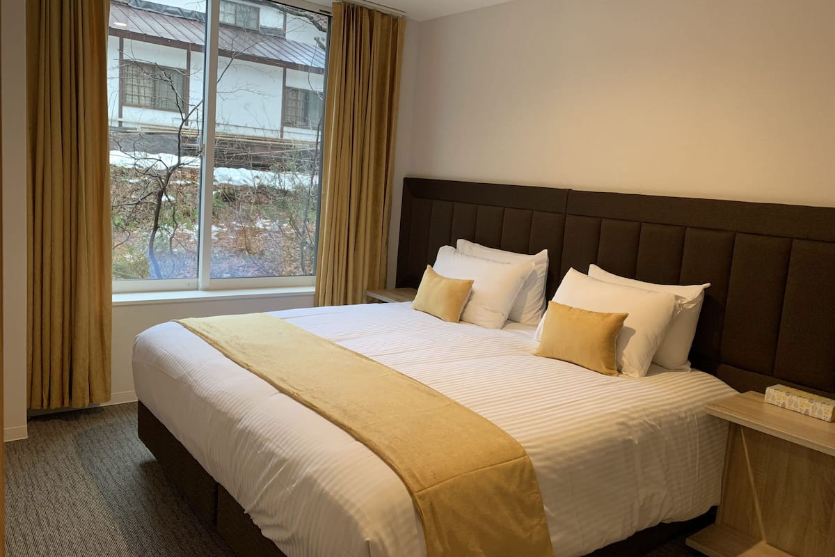 premium bedding, in-room safe, blackout curtains, soundproofing