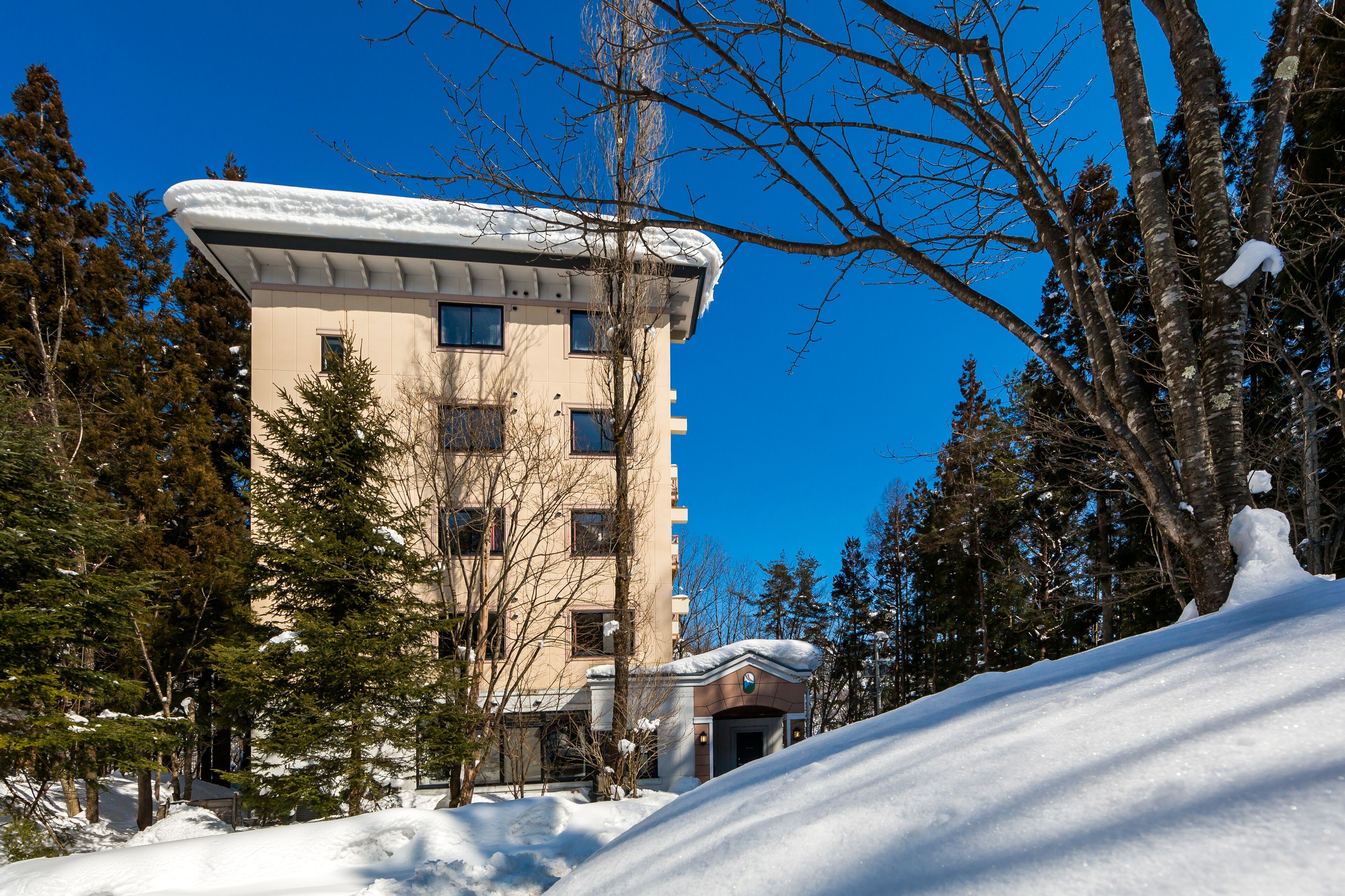 premium bedding, in-room safe, blackout curtains, soundproofing