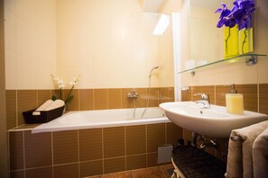 Deluxe Apartment, 2 Bedrooms, Balcony | Bathroom | Shower, designer toiletries, hair dryer, towels - Luxe Dubrovnik Apartments (Dubrovnik)