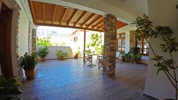 Apartment | Terrace/patio