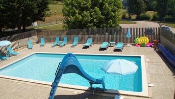 Piscine extérieure (ouverte en saison)