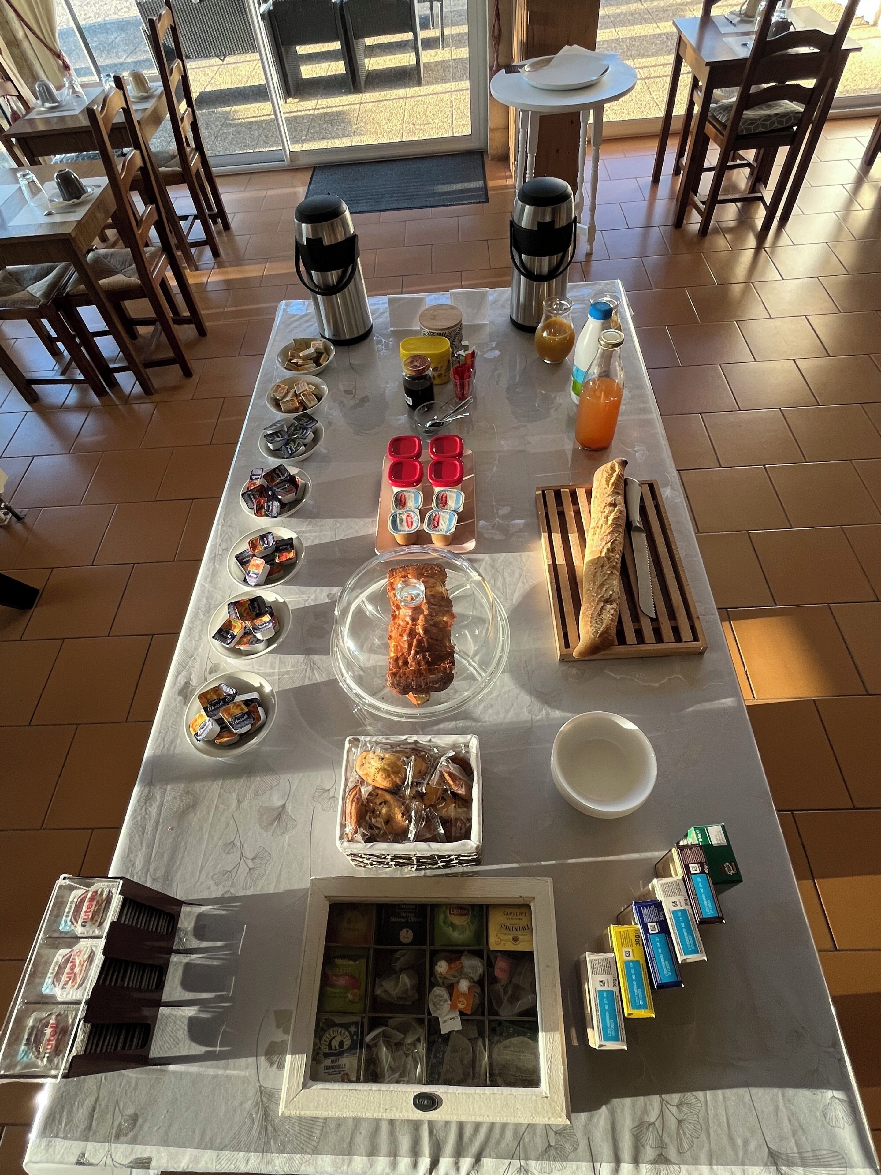 Daily continental breakfast (EUR 10 per person)