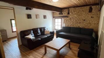 Appartement (Gite Lanquais) | Woonruimte | Flatscreentelevisie