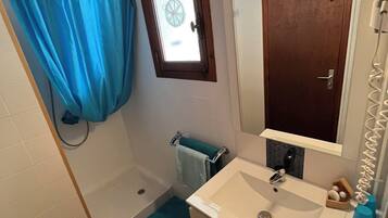 Double Room, Lake View (Bleue) | Bathroom | Shower, hair dryer