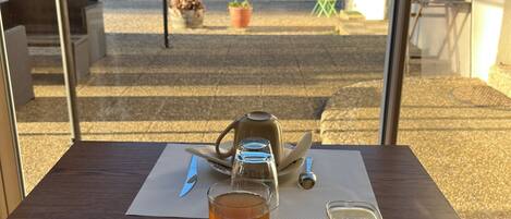 Petit déjeuner continental (10 EUR par personne)