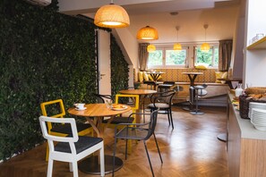 Breakfast area - EMPIRENT Petrin Park Apartments (Prague)