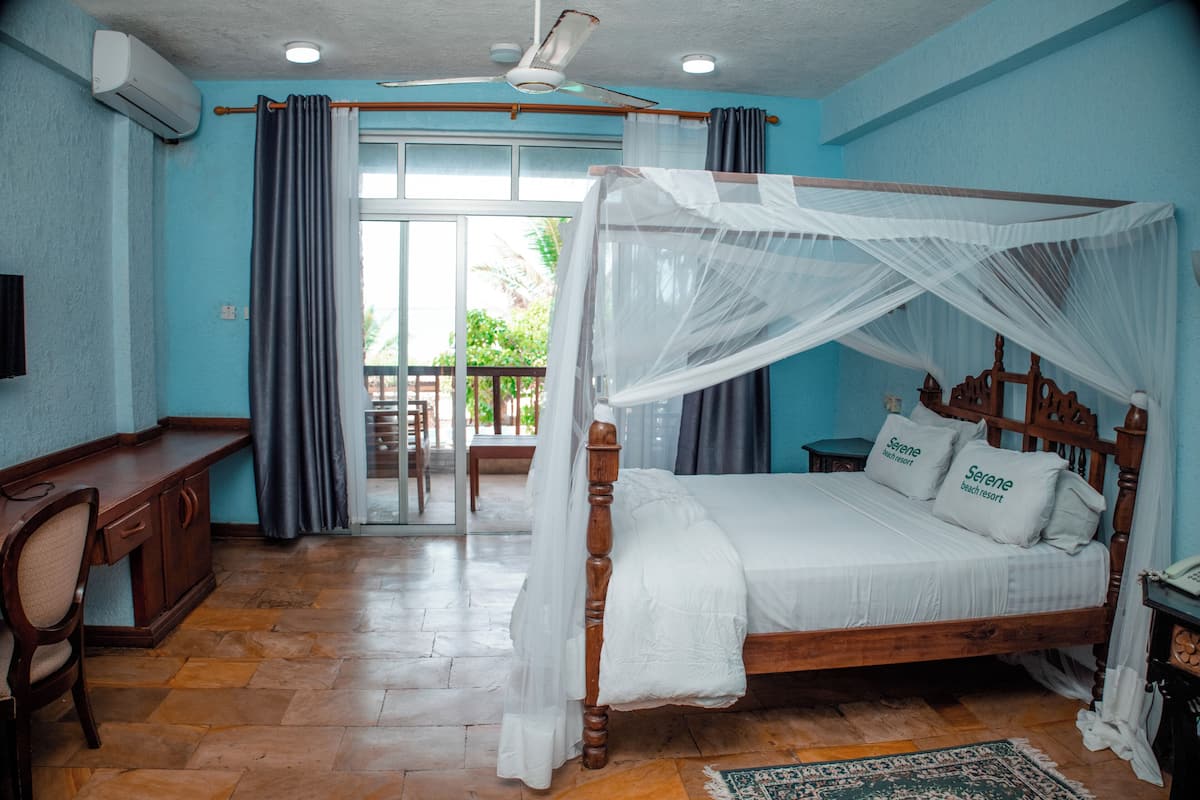 Sea View with Balcony | Materassi Tempur-Pedic, una cassaforte in camera, una scrivania