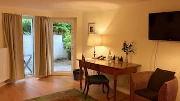 Superior Suite | Hypo-allergenic bedding, minibar, individually decorated