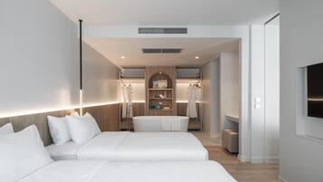 Executive Suite | In-room safe, blackout curtains, free WiFi, bed sheets