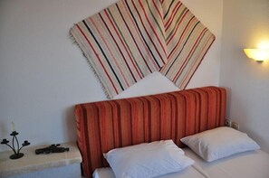 Free cots/infant beds, free WiFi