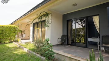 Caja de seguridad en la habitación, escritorio y cunas gratuitas