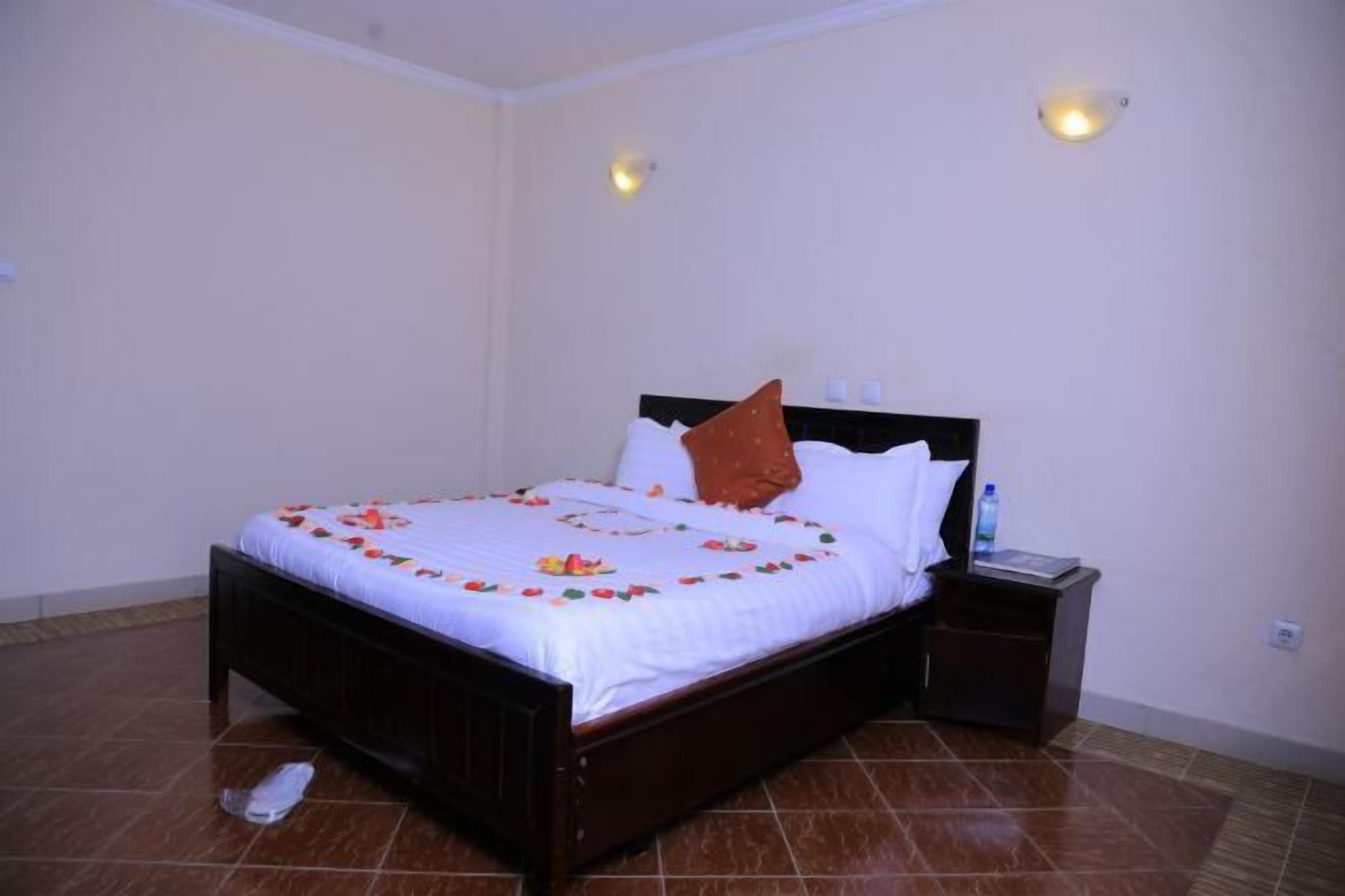 Coffres-forts dans les chambres, bureau, lits bébé (gratuits)