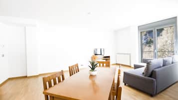 Apartment, 2 Bedrooms | Living room