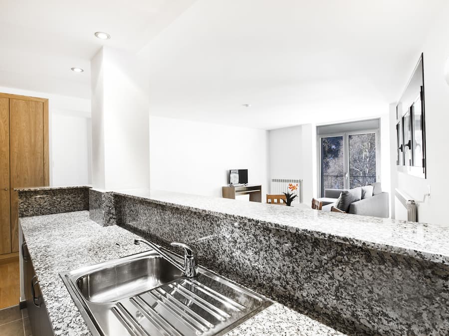 Appartamento, 2 camere da letto | Cucina privata | Frigorifero con congelatore, microonde (su richiesta), forno