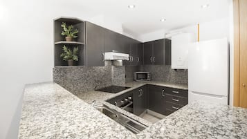 Apartment, 1 Bedroom | Private kitchen | Full-sized fridge, microwave, oven, stovetop