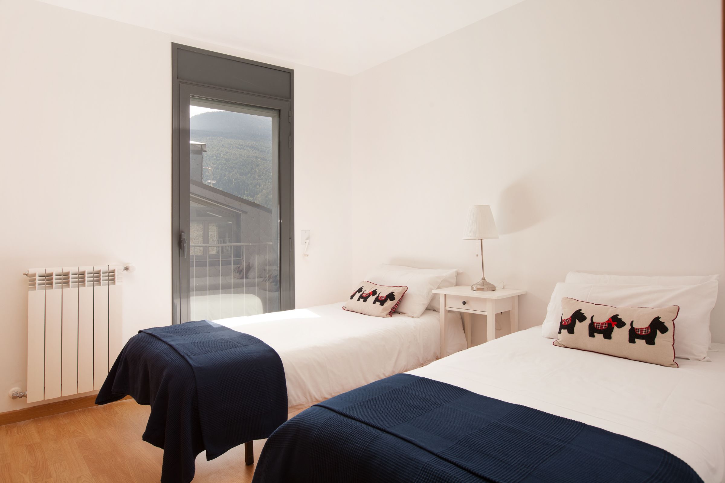 Huoneisto, 3 makuuhuonetta | 1 makuuhuone, ylelliset vuodevaatteet, silitysrauta/-lauta, vauvansängyt