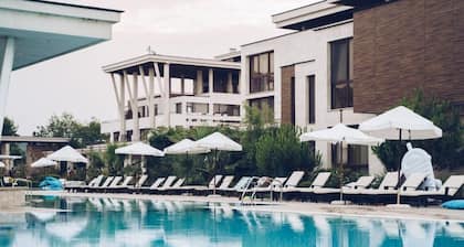 Apolonia Resort