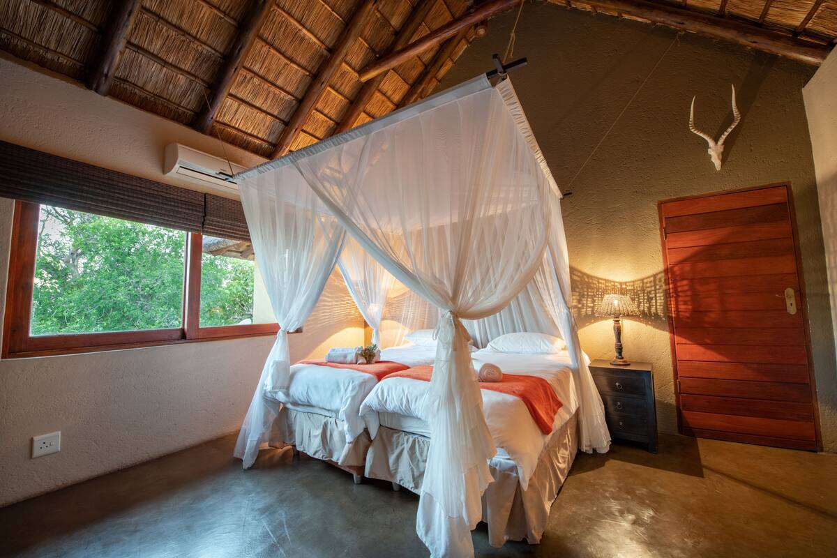 Junior Suite | Premium bedding, desk, iron/ironing board, WiFi (free)