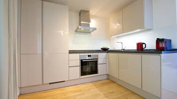 Deluxe-Apartment, 2 Schlafzimmer | Eigene Küche | Großer Kühlschrank, Ofen, Herdplatte, Geschirrspüler