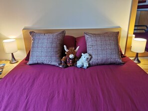 Dobbelt- eller tomannsrom, privat bad | Allergitestet sengetøy, wi-fi (inkludert) og sengetøy