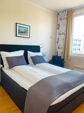 Bureau, rideaux occultants, fer et planche à repasser, Wi-Fi gratuit