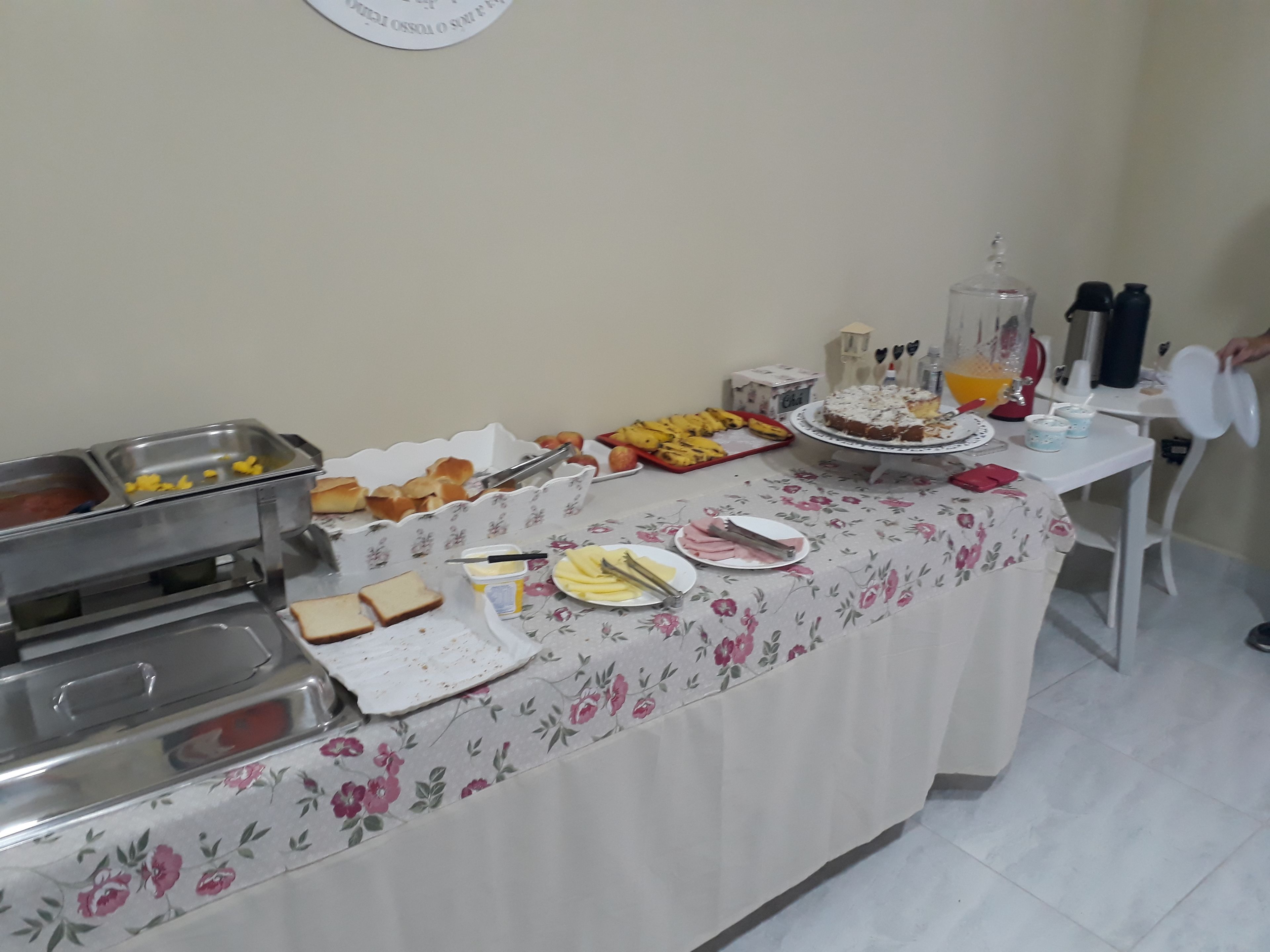 Tägliches inbegriffenes kontinentales Frühstück