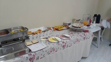 Tägliches inbegriffenes kontinentales Frühstück