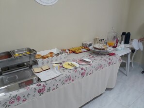 Free daily continental breakfast