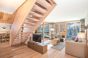 Apartamento superior, accesible para personas con discapacidad, baño privado (Maisonette) | Salón