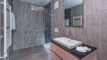 Superior Apartment, Accessible, Private Bathroom | Bathroom | Hair dryer, towels