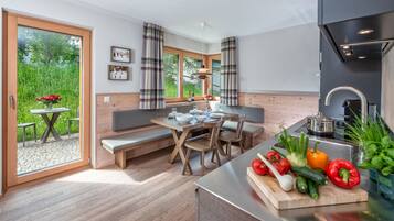 Superior Apartment, Accessible, Private Bathroom | Dining