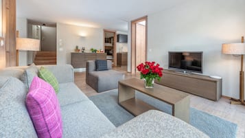 Deluxe Apartment, Accessible, Private Bathroom (Family) | Lounge