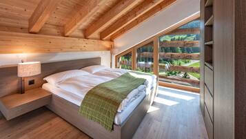 Superior Apartment, Accessible, Private Bathroom (Maisonette) | 1 bedroom, premium bedding, free cots/infant beds, free WiFi