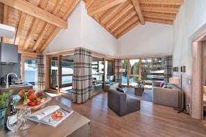 Deluxe Apartment, Accessible, Private Bathroom | Lounge