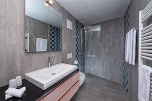 Appartement Supérieur, accessible aux personnes à mobilité réduite, salle de bains privée | Salle de bain
