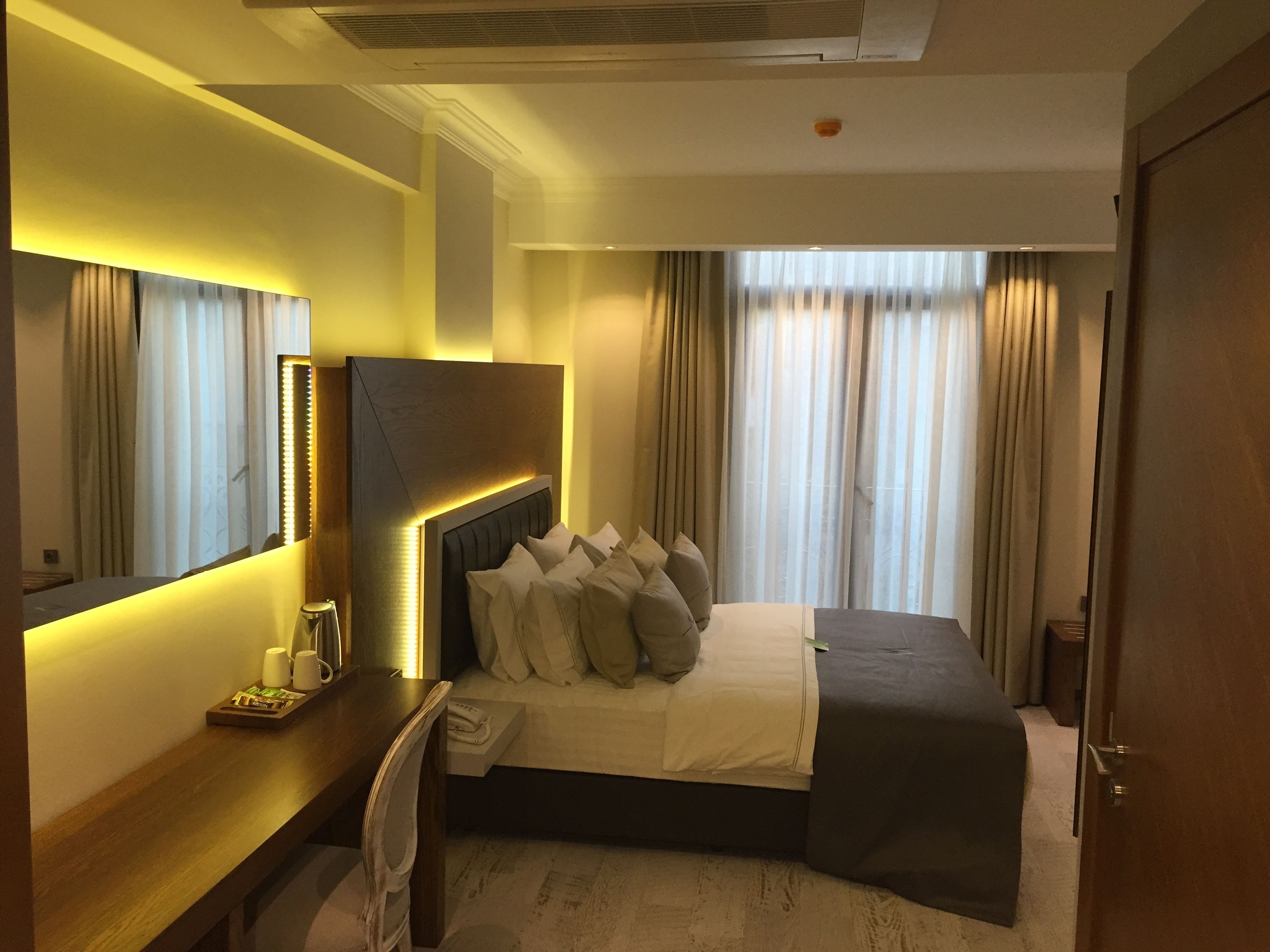 standard room | 1 bedroom, minibar, in-room safe, soundproofing