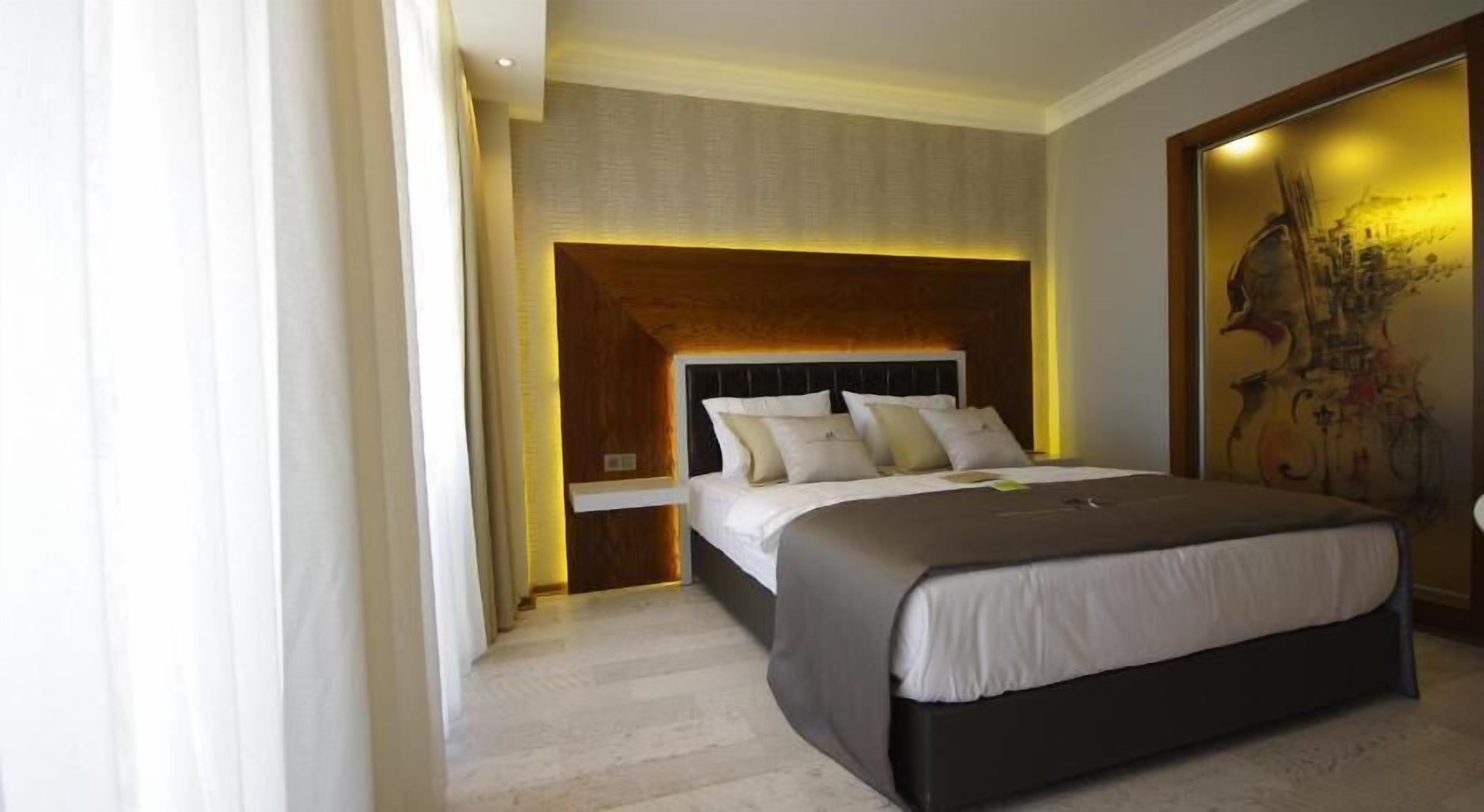Minibar, in-room safe, soundproofing, iron/ironing board